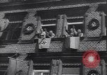 Standbild Reichskanzler Adolf Hitler und Benito Mussolini in München Stalingrad Russland Sowjetunion, 1945, aus Sekunde 18 historischem Filmmaterial Videoclip 65675074091