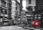 Image Mott Street et Pell dans Chinatown New York City USA, 1939, de la seconde 1 séquences d'archives historiques vidéo 65675074109