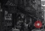 Image Mott Street et Pell dans Chinatown New York City USA, 1939, de la seconde 29 séquences d'archives historiques vidéo 65675074109
