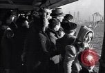 Image Réfugiés juifs fuyant l'Europe au début de la deuxième Guerre mondiale New York City USA, 1941, de la seconde 1 séquences d'archives historiques vidéo 65675074118