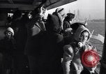 Image Réfugiés juifs fuyant l'Europe au début de la deuxième Guerre mondiale New York City USA, 1941, de la seconde 7 séquences d'archives historiques vidéo 65675074118