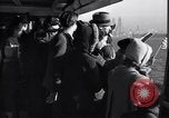 Image Réfugiés juifs fuyant l'Europe au début de la deuxième Guerre mondiale New York City USA, 1941, de la seconde 13 séquences d'archives historiques vidéo 65675074118