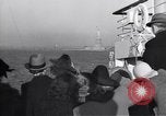 Image Réfugiés juifs fuyant l'Europe au début de la deuxième Guerre mondiale New York City USA, 1941, de la seconde 23 séquences d'archives historiques vidéo 65675074118