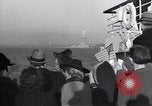 Image Réfugiés juifs fuyant l'Europe au début de la deuxième Guerre mondiale New York City USA, 1941, de la seconde 30 séquences d'archives historiques vidéo 65675074118