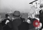 Image Réfugiés juifs fuyant l'Europe au début de la deuxième Guerre mondiale New York City USA, 1941, de la seconde 40 séquences d'archives historiques vidéo 65675074118