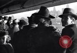 Image Réfugiés juifs fuyant l'Europe au début de la deuxième Guerre mondiale New York City USA, 1941, de la seconde 60 séquences d'archives historiques vidéo 65675074118