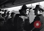Image Réfugiés juifs fuyant l'Europe au début de la deuxième Guerre mondiale New York City USA, 1941, de la seconde 61 séquences d'archives historiques vidéo 65675074118