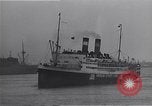Standbild Juden die auf der SS Siboney aus Europa fliehen Jersey City New Jersey USA, 1941, aus Sekunde 6 historischem Filmmaterial Videoclip 65675074119