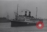 Standbild Juden die auf der SS Siboney aus Europa fliehen Jersey City New Jersey USA, 1941, aus Sekunde 7 historischem Filmmaterial Videoclip 65675074119