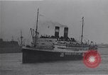 Standbild Juden die auf der SS Siboney aus Europa fliehen Jersey City New Jersey USA, 1941, aus Sekunde 9 historischem Filmmaterial Videoclip 65675074119