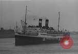Standbild Juden die auf der SS Siboney aus Europa fliehen Jersey City New Jersey USA, 1941, aus Sekunde 10 historischem Filmmaterial Videoclip 65675074119