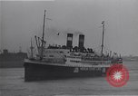 Standbild Juden die auf der SS Siboney aus Europa fliehen Jersey City New Jersey USA, 1941, aus Sekunde 11 historischem Filmmaterial Videoclip 65675074119