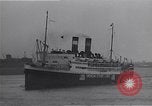 Standbild Juden die auf der SS Siboney aus Europa fliehen Jersey City New Jersey USA, 1941, aus Sekunde 12 historischem Filmmaterial Videoclip 65675074119