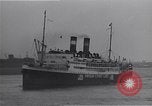 Standbild Juden die auf der SS Siboney aus Europa fliehen Jersey City New Jersey USA, 1941, aus Sekunde 13 historischem Filmmaterial Videoclip 65675074119