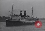 Standbild Juden die auf der SS Siboney aus Europa fliehen Jersey City New Jersey USA, 1941, aus Sekunde 14 historischem Filmmaterial Videoclip 65675074119