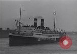 Standbild Juden die auf der SS Siboney aus Europa fliehen Jersey City New Jersey USA, 1941, aus Sekunde 15 historischem Filmmaterial Videoclip 65675074119