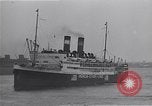 Standbild Juden die auf der SS Siboney aus Europa fliehen Jersey City New Jersey USA, 1941, aus Sekunde 17 historischem Filmmaterial Videoclip 65675074119