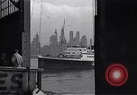 Standbild Juden die auf der SS Siboney aus Europa fliehen Jersey City New Jersey USA, 1941, aus Sekunde 19 historischem Filmmaterial Videoclip 65675074119