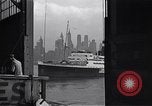 Standbild Juden die auf der SS Siboney aus Europa fliehen Jersey City New Jersey USA, 1941, aus Sekunde 21 historischem Filmmaterial Videoclip 65675074119