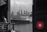 Standbild Juden die auf der SS Siboney aus Europa fliehen Jersey City New Jersey USA, 1941, aus Sekunde 23 historischem Filmmaterial Videoclip 65675074119