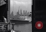 Standbild Juden die auf der SS Siboney aus Europa fliehen Jersey City New Jersey USA, 1941, aus Sekunde 24 historischem Filmmaterial Videoclip 65675074119