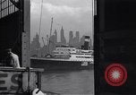 Standbild Juden die auf der SS Siboney aus Europa fliehen Jersey City New Jersey USA, 1941, aus Sekunde 27 historischem Filmmaterial Videoclip 65675074119