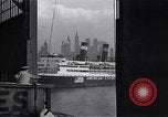 Standbild Juden die auf der SS Siboney aus Europa fliehen Jersey City New Jersey USA, 1941, aus Sekunde 29 historischem Filmmaterial Videoclip 65675074119