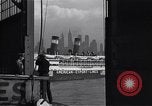 Standbild Juden die auf der SS Siboney aus Europa fliehen Jersey City New Jersey USA, 1941, aus Sekunde 34 historischem Filmmaterial Videoclip 65675074119