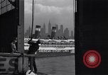 Standbild Juden die auf der SS Siboney aus Europa fliehen Jersey City New Jersey USA, 1941, aus Sekunde 36 historischem Filmmaterial Videoclip 65675074119