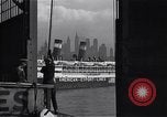 Standbild Juden die auf der SS Siboney aus Europa fliehen Jersey City New Jersey USA, 1941, aus Sekunde 37 historischem Filmmaterial Videoclip 65675074119