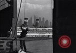Standbild Juden die auf der SS Siboney aus Europa fliehen Jersey City New Jersey USA, 1941, aus Sekunde 38 historischem Filmmaterial Videoclip 65675074119
