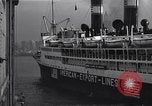 Standbild Juden die auf der SS Siboney aus Europa fliehen Jersey City New Jersey USA, 1941, aus Sekunde 51 historischem Filmmaterial Videoclip 65675074119