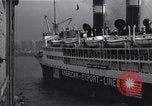 Standbild Juden die auf der SS Siboney aus Europa fliehen Jersey City New Jersey USA, 1941, aus Sekunde 52 historischem Filmmaterial Videoclip 65675074119