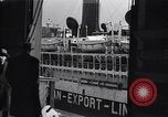 Standbild Juden die auf der SS Siboney aus Europa fliehen Jersey City New Jersey USA, 1941, aus Sekunde 54 historischem Filmmaterial Videoclip 65675074119