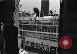 Standbild Juden die auf der SS Siboney aus Europa fliehen Jersey City New Jersey USA, 1941, aus Sekunde 57 historischem Filmmaterial Videoclip 65675074119
