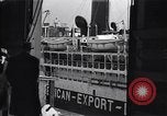 Standbild Juden die auf der SS Siboney aus Europa fliehen Jersey City New Jersey USA, 1941, aus Sekunde 58 historischem Filmmaterial Videoclip 65675074119