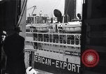 Standbild Juden die auf der SS Siboney aus Europa fliehen Jersey City New Jersey USA, 1941, aus Sekunde 62 historischem Filmmaterial Videoclip 65675074119