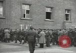 Standbild Sowjets Abschnitt Übertragen von Berlin nach US-Kontrolle Berlin Deutschland, 1945, aus Sekunde 25 historischem Filmmaterial Videoclip 65675074125