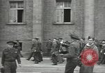 Standbild Sowjets Abschnitt Übertragen von Berlin nach US-Kontrolle Berlin Deutschland, 1945, aus Sekunde 32 historischem Filmmaterial Videoclip 65675074125
