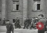 Standbild Sowjets Abschnitt Übertragen von Berlin nach US-Kontrolle Berlin Deutschland, 1945, aus Sekunde 33 historischem Filmmaterial Videoclip 65675074125