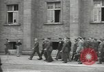 Standbild Sowjets Abschnitt Übertragen von Berlin nach US-Kontrolle Berlin Deutschland, 1945, aus Sekunde 34 historischem Filmmaterial Videoclip 65675074125