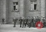 Standbild Sowjets Abschnitt Übertragen von Berlin nach US-Kontrolle Berlin Deutschland, 1945, aus Sekunde 36 historischem Filmmaterial Videoclip 65675074125