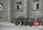 Standbild Sowjets Abschnitt Übertragen von Berlin nach US-Kontrolle Berlin Deutschland, 1945, aus Sekunde 41 historischem Filmmaterial Videoclip 65675074125