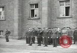 Standbild Sowjets Abschnitt Übertragen von Berlin nach US-Kontrolle Berlin Deutschland, 1945, aus Sekunde 43 historischem Filmmaterial Videoclip 65675074125