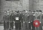 Standbild Sowjets Abschnitt Übertragen von Berlin nach US-Kontrolle Berlin Deutschland, 1945, aus Sekunde 59 historischem Filmmaterial Videoclip 65675074125