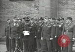 Standbild Sowjets Abschnitt Übertragen von Berlin nach US-Kontrolle Berlin Deutschland, 1945, aus Sekunde 62 historischem Filmmaterial Videoclip 65675074125