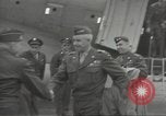 Standbild General Omar Bradley Berlin Deutschland, 1945, aus Sekunde 16 historischem Filmmaterial Videoclip 65675074129