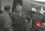 Standbild General Omar Bradley Berlin Deutschland, 1945, aus Sekunde 22 historischem Filmmaterial Videoclip 65675074129
