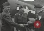 Standbild General Omar Bradley Berlin Deutschland, 1945, aus Sekunde 27 historischem Filmmaterial Videoclip 65675074129
