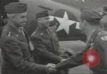 Standbild General Omar Bradley Berlin Deutschland, 1945, aus Sekunde 29 historischem Filmmaterial Videoclip 65675074129